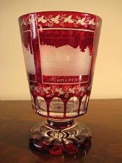 bicchiere rosso con vedute