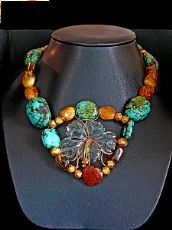 Collana con turchesi tibetani, ambre e oro 24 kt, con fiore (centrale)