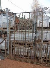 cancello in ferro chiodato 