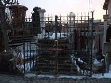 cancello in ferro battuto epoca 800 con porticina Lombardo
