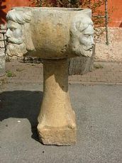 ACQUASANTIERA STILE CINQUECENTESCO