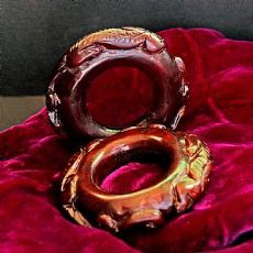 Pendenti a cerchio in giada cotta scolpita