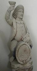 Scultura in pietra "il bevitore"