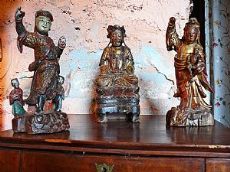 Scultura in legno dipinto raffigurante "Quanin" e "Buddha"
