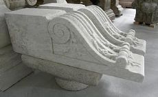 Coppia di mensole in marmo