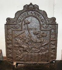 p088 piastra centinata con figura e leone