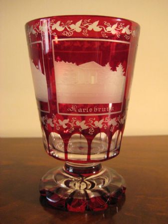 bicchiere rosso con vedute