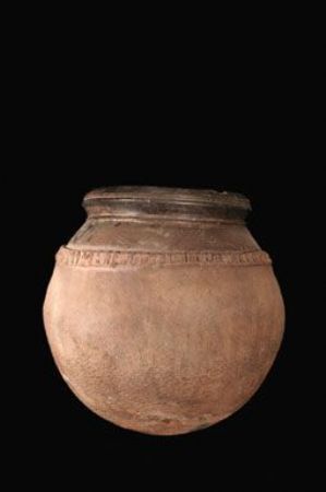 Grande giara per i cereali.  Terracotta.  Bambara.  Regione di Ségou,  Mali.