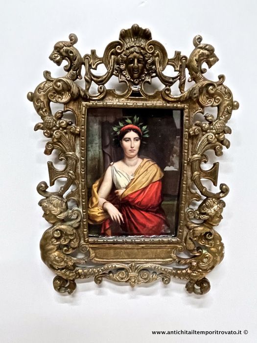SIKOO Piccola cornice rotonda vintage 3 × 3 cm, decorazione antica, mini cornice portafoto da tavolo e da appendere alla parete con vetro frontale ad alta definizione per la decorazione domestica