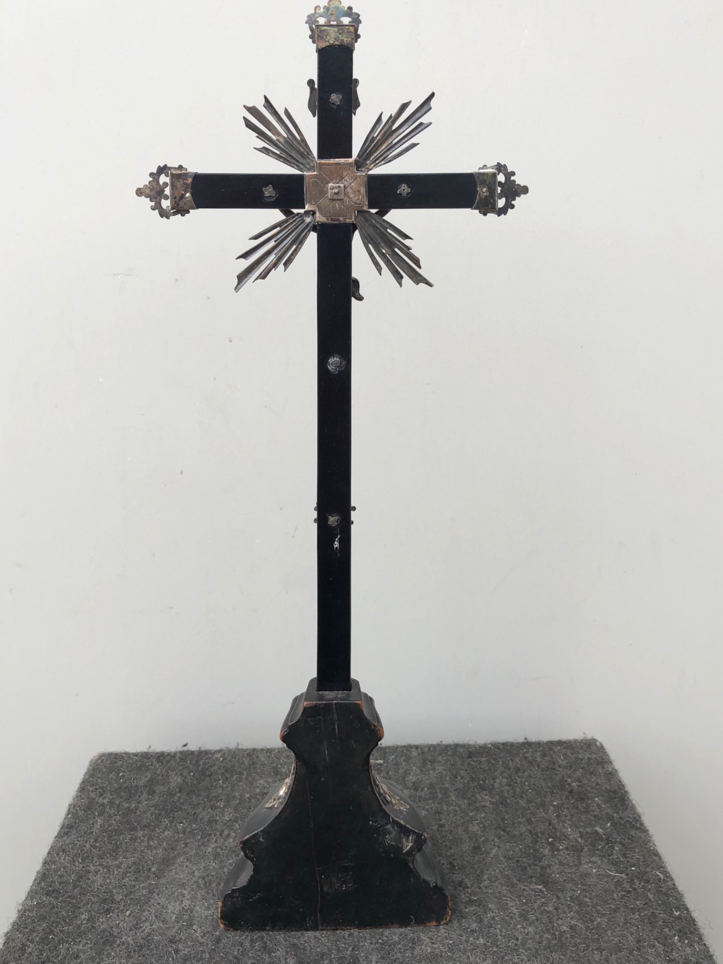 Crocifisso in resina con Cristo in argento 21cm - crocifisso in metallo