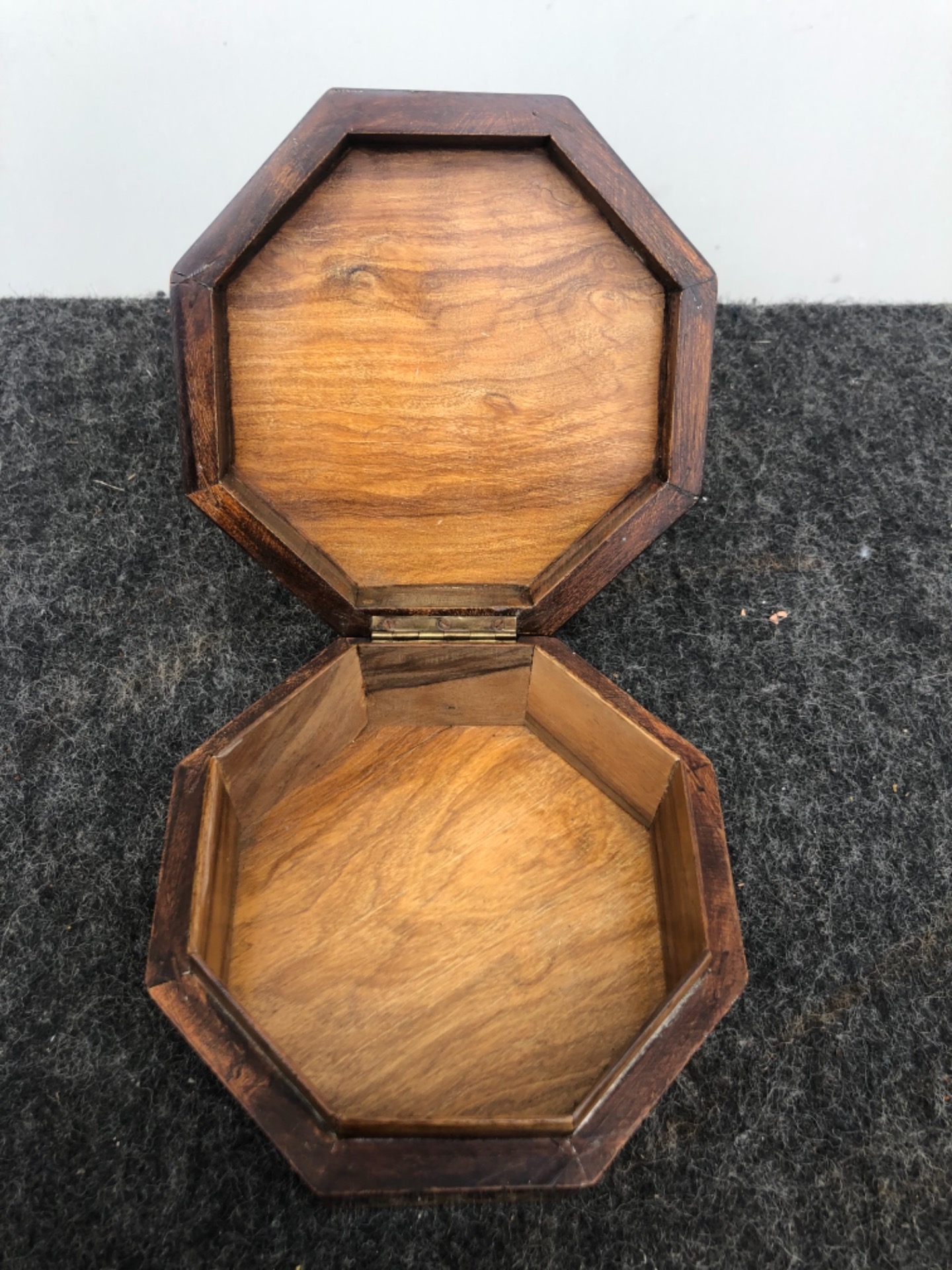 Equal - Scatola ottagonale in velluto per anelli, 3 scomparti, per cerimonia nuziale, proposta di fidanzamento, regalo di compleanno (viola