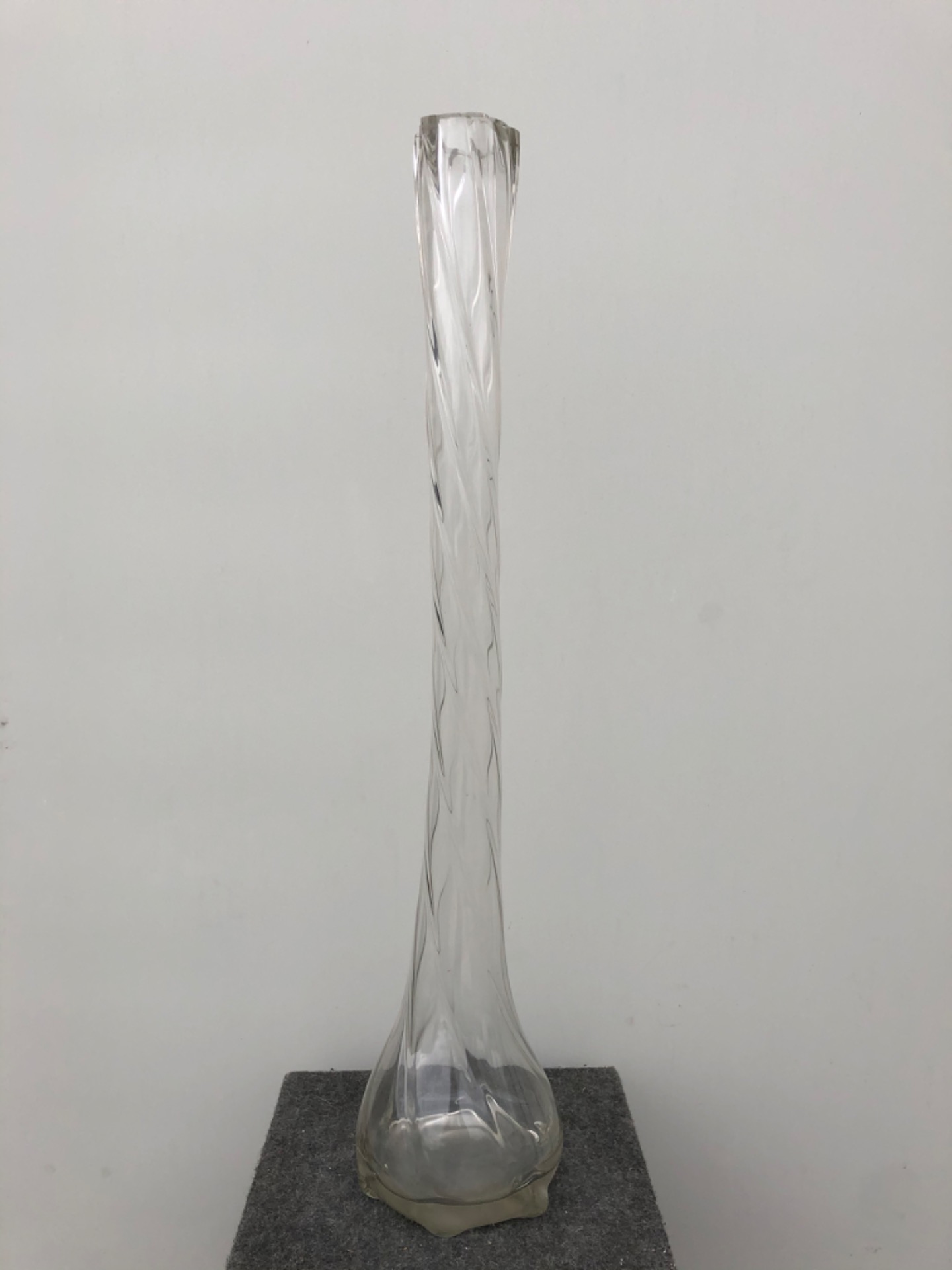 Vaso in vetro soffiato da 20 cm realizzato a mano con bocciolo